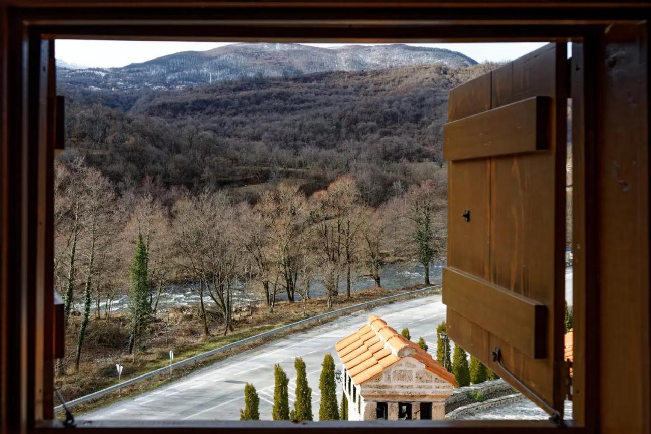 The House Of The Miyaks Hotell Rostusa Eksteriør bilde